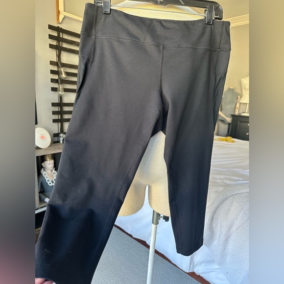Zella Pants - Zella black capri leggings with mesh sides, size XL